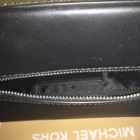 MICHAEL KORS KHAKI/BLACK LEATHER TOILETRY BAG - Picture 2 of 11